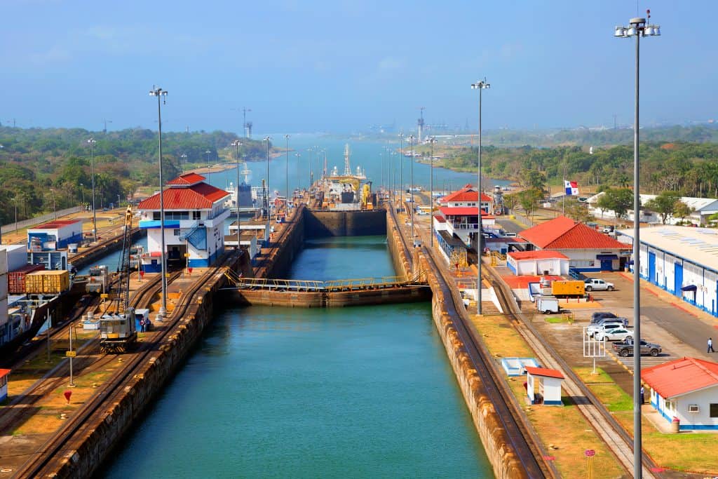 Kako je riješen problem Panamskog kanala