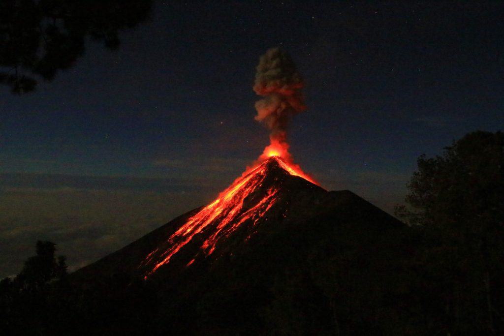 Zašto vulkani eruptiraju